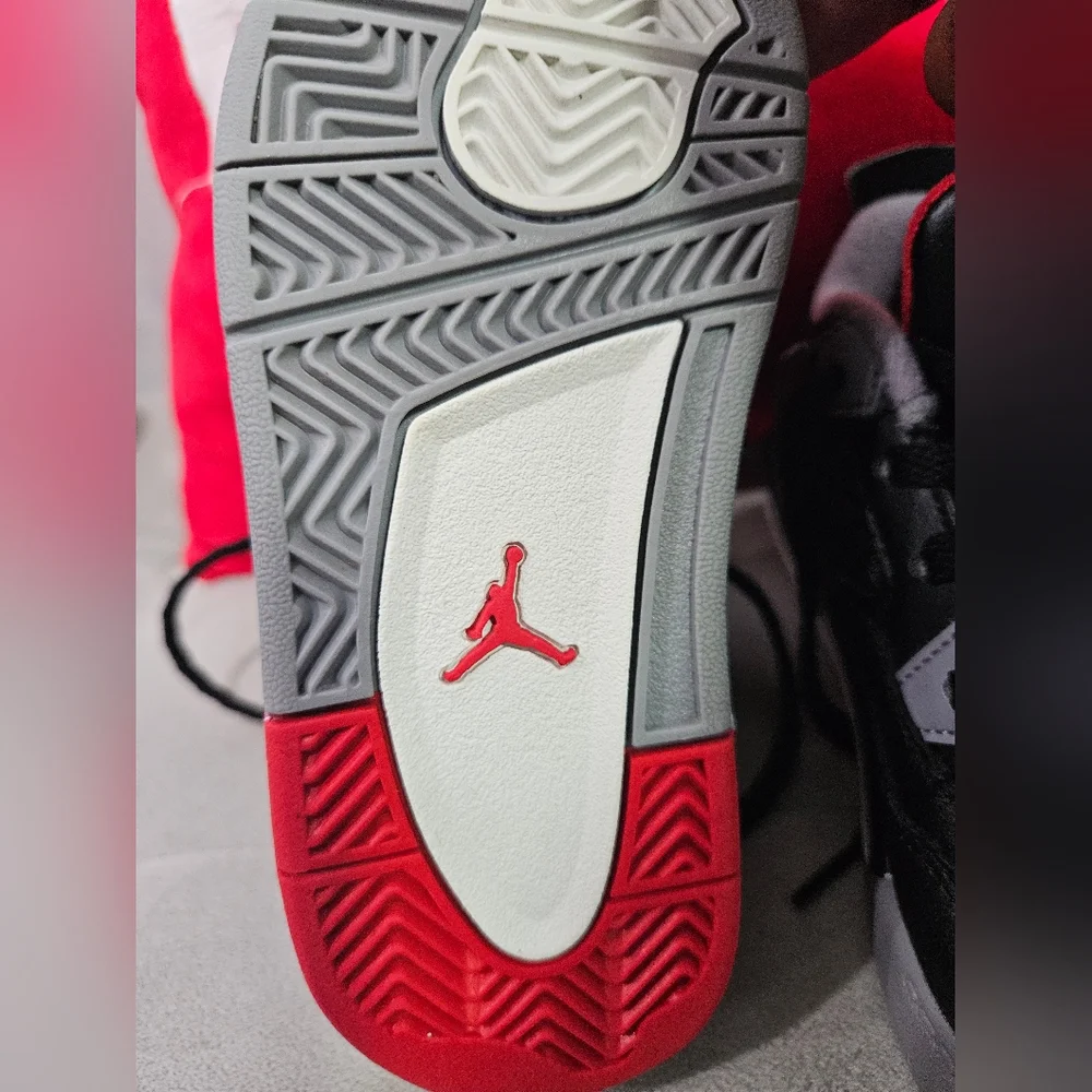Jordan 4's, 10C, Black/Red/White - Picture 8 of 8
